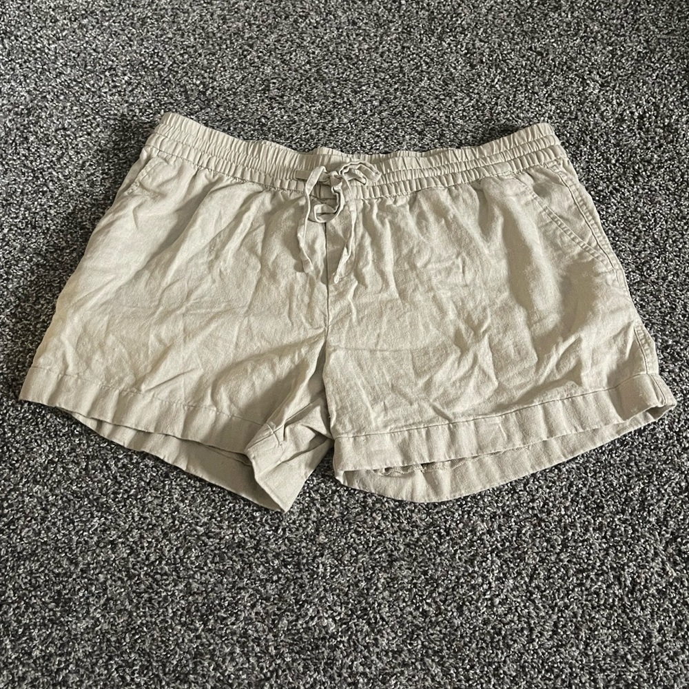Old Navy Tan Casual Shorts with pockets L